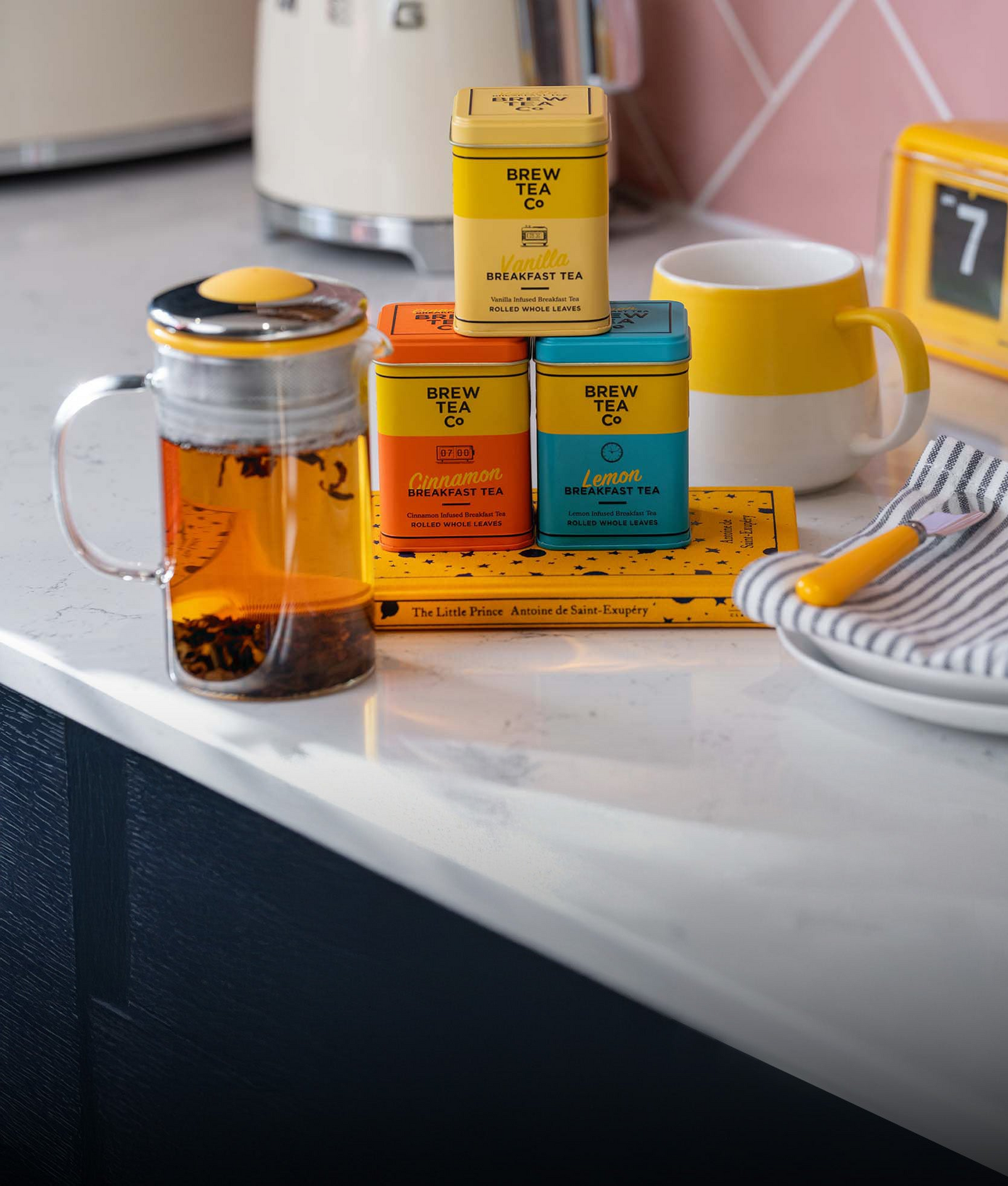  Rolled leaves and a strong, punchy Breakfast Tea taste, but with delectable twists from flavours that pair perfectly.