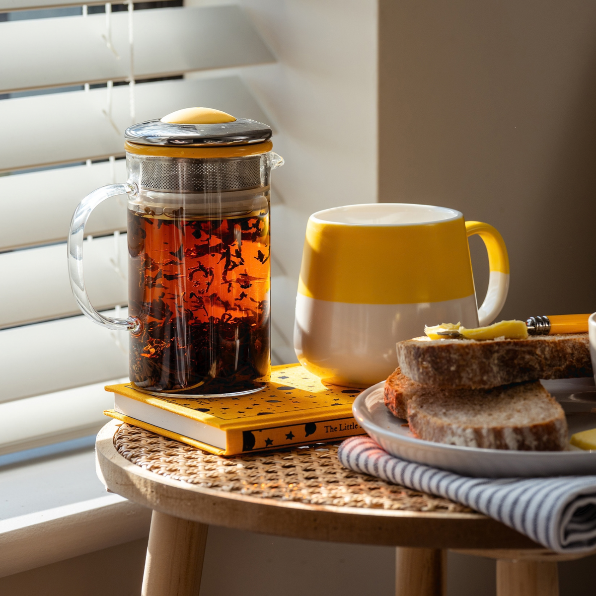 Strong & malty English Breakfast tea, the one that started it all. It's our number one subscribed to blend for a reason.